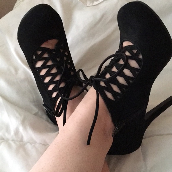 Madeline Shoes - ❤️Lace up booties❤️